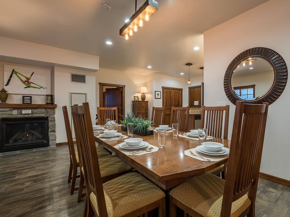 Your dining table has seating for 8.