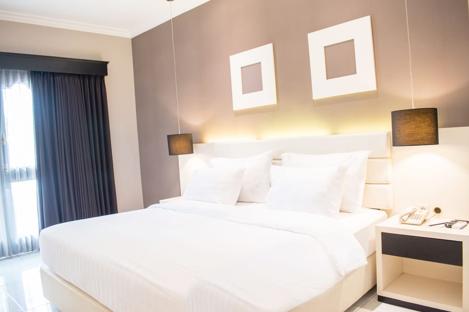 Deluxe Double or Twin Room, Non Smoking | In-room safe, desk, free WiFi, bed sheets