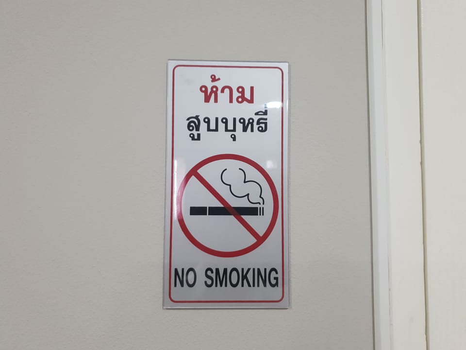 Standard Single Room, Non Smoking | Living area | Flat-screen TV