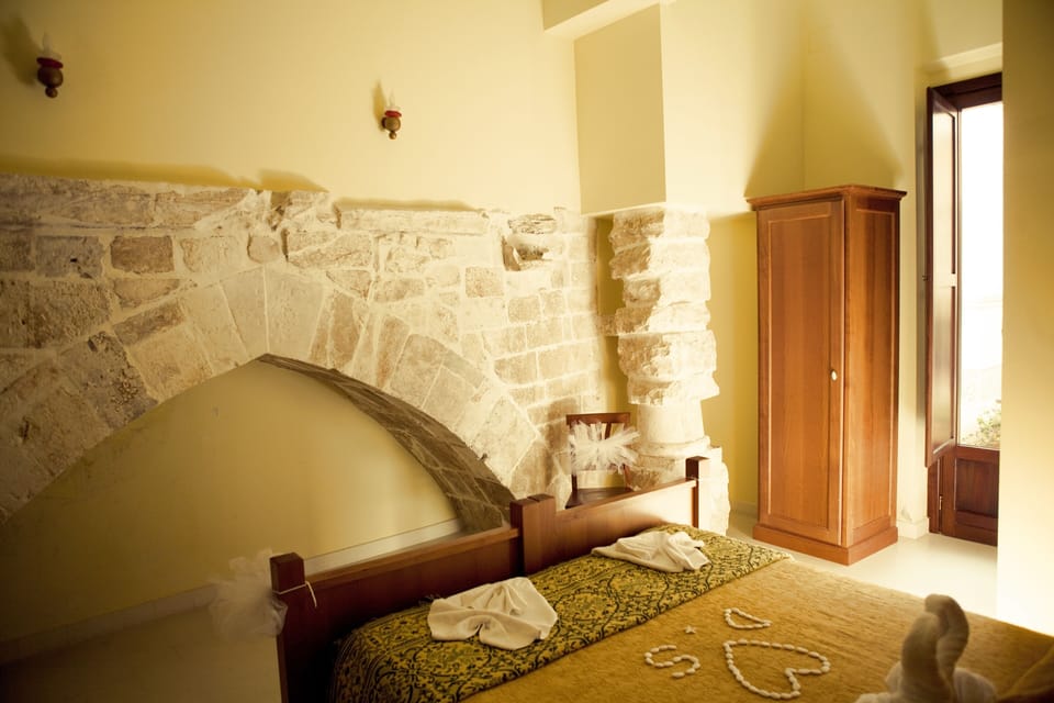 Double or Twin Room | 1 bedroom, in-room safe, desk, soundproofing