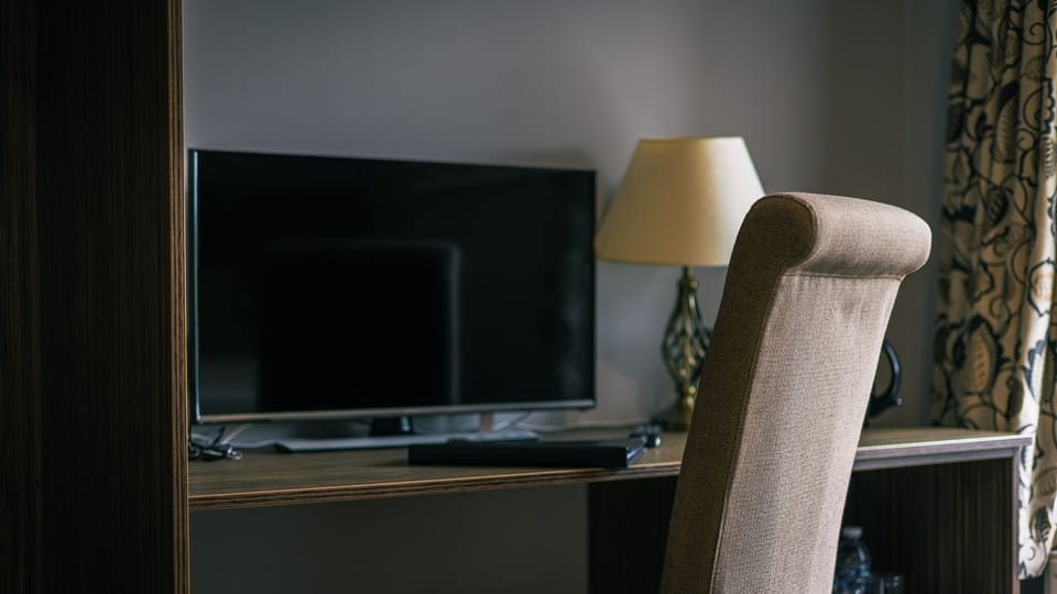 Double Room, Private Bathroom | WiFi (free), bed sheets