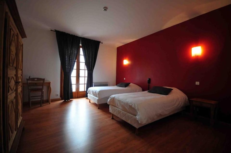 Comfort Twin Room, Non Smoking | Desk, iron/ironing board, rollaway beds, free WiFi