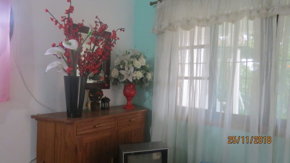 Basic House, Multiple Beds, Courtyard View | In-room dining