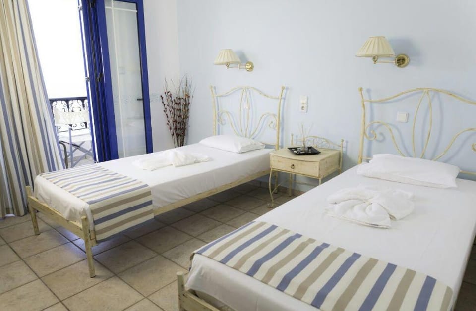 Double or Twin Room, Sea View | Soundproofing, iron/ironing board, free WiFi, bed sheets
