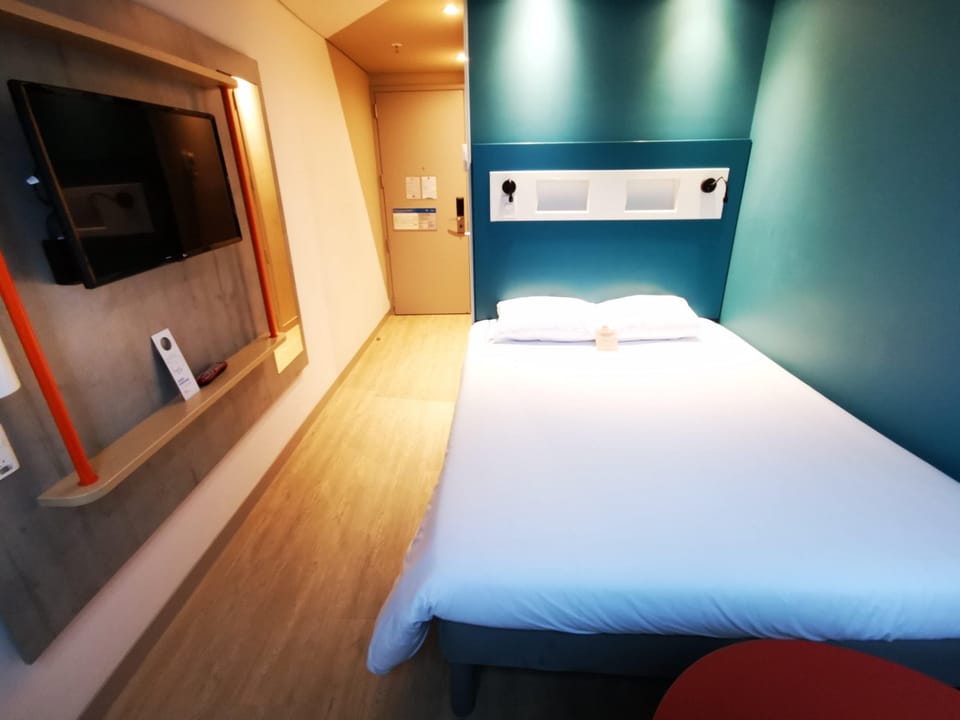 Standard Room, 1 Double Bed | In-room safe, soundproofing, free WiFi, bed sheets