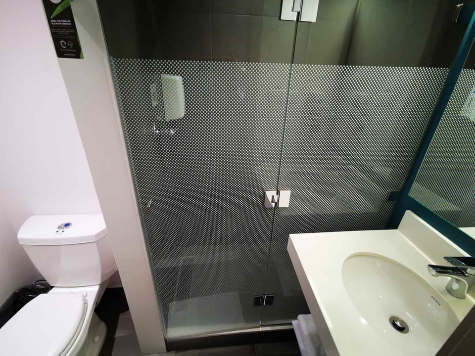 Standard Room, 1 Double Bed | In-room safe, soundproofing, free WiFi, bed sheets