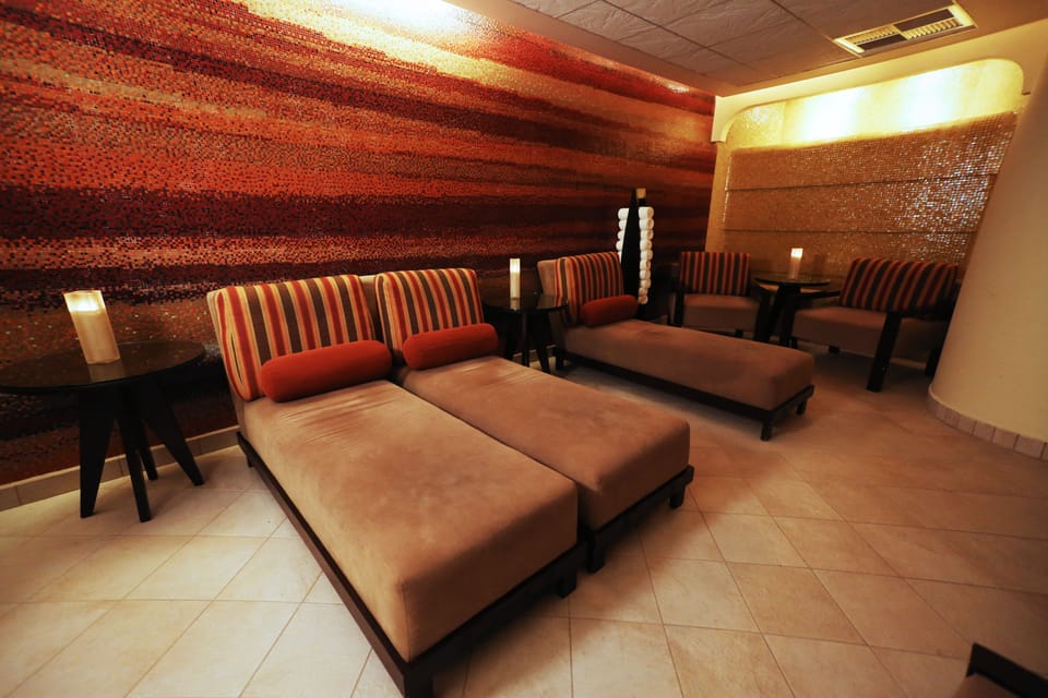 Sauna, hot tub, steam room, Turkish bath, body treatments, body wraps
