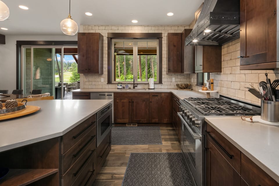 Heart of the Hill in Suncadia Resort - 6 Burner Cooktop!