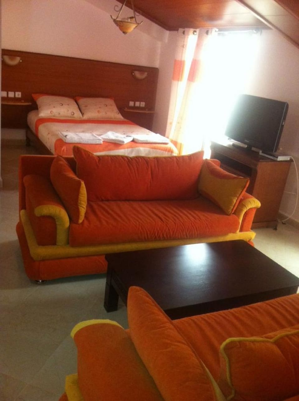 Double Room | Minibar, WiFi (free), bed sheets