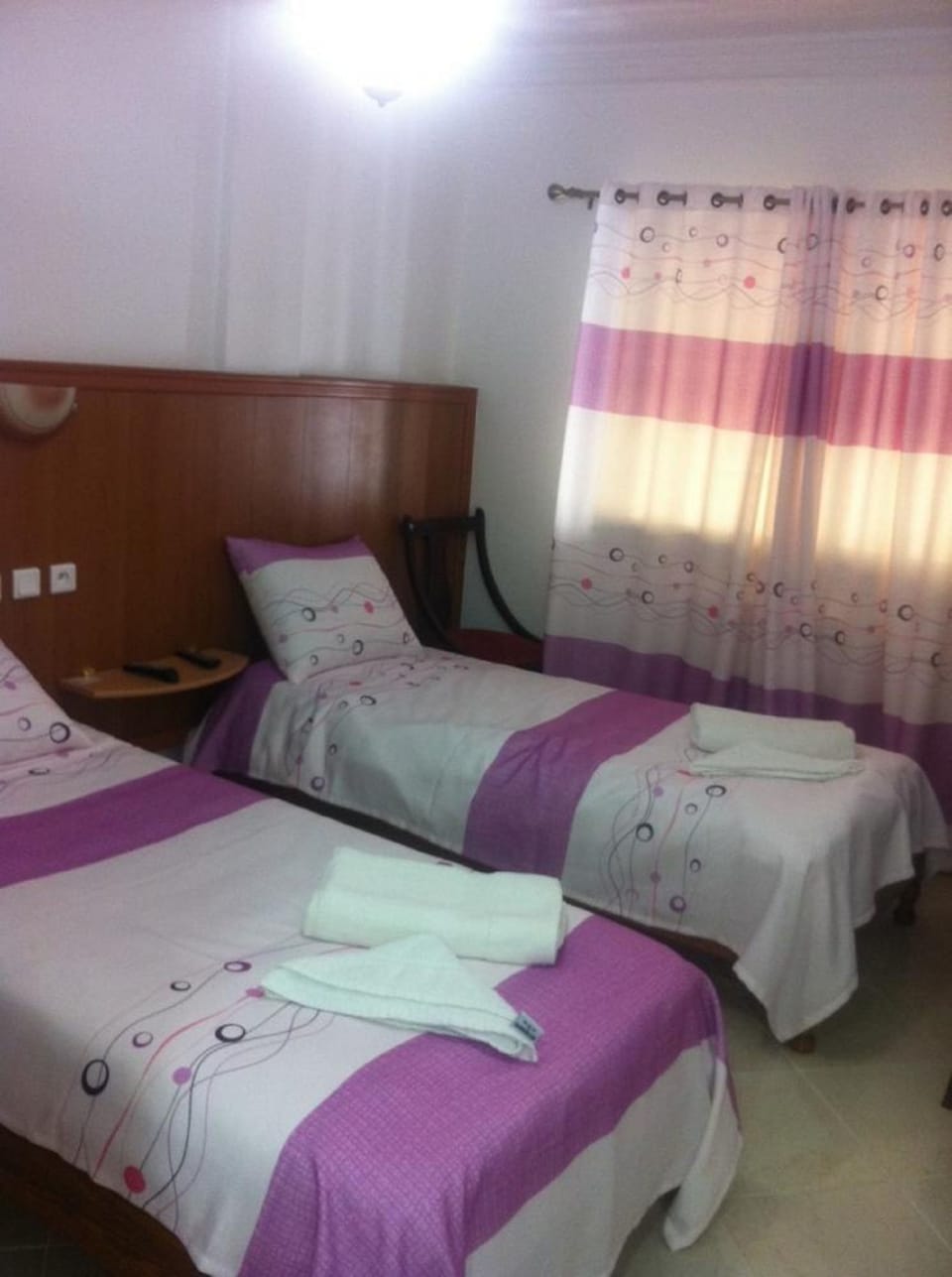 Twin Room | Minibar, WiFi (free), bed sheets