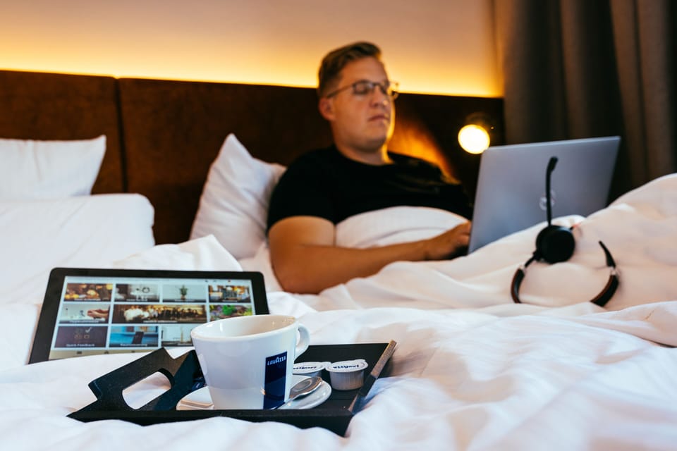 Hypo-allergenic bedding, in-room safe, free WiFi