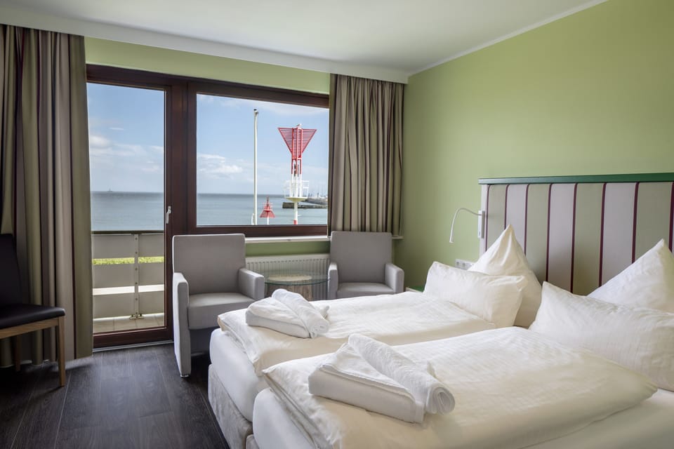 Double room lake side with balcony | Hypo-allergenic bedding available, down comforters, Select Comfort beds