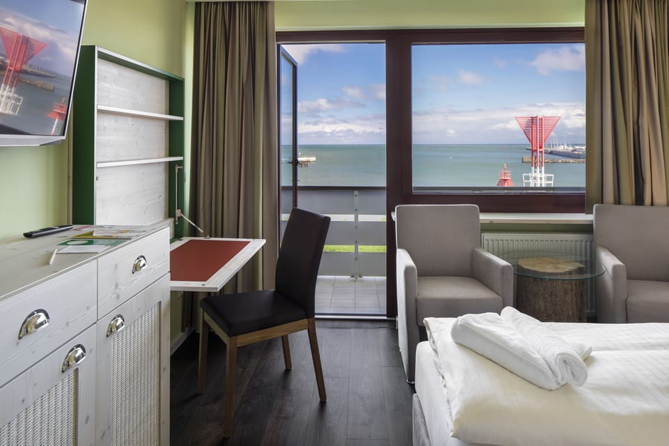 Double room lake side with balcony | Hypo-allergenic bedding available, down comforters, Select Comfort beds