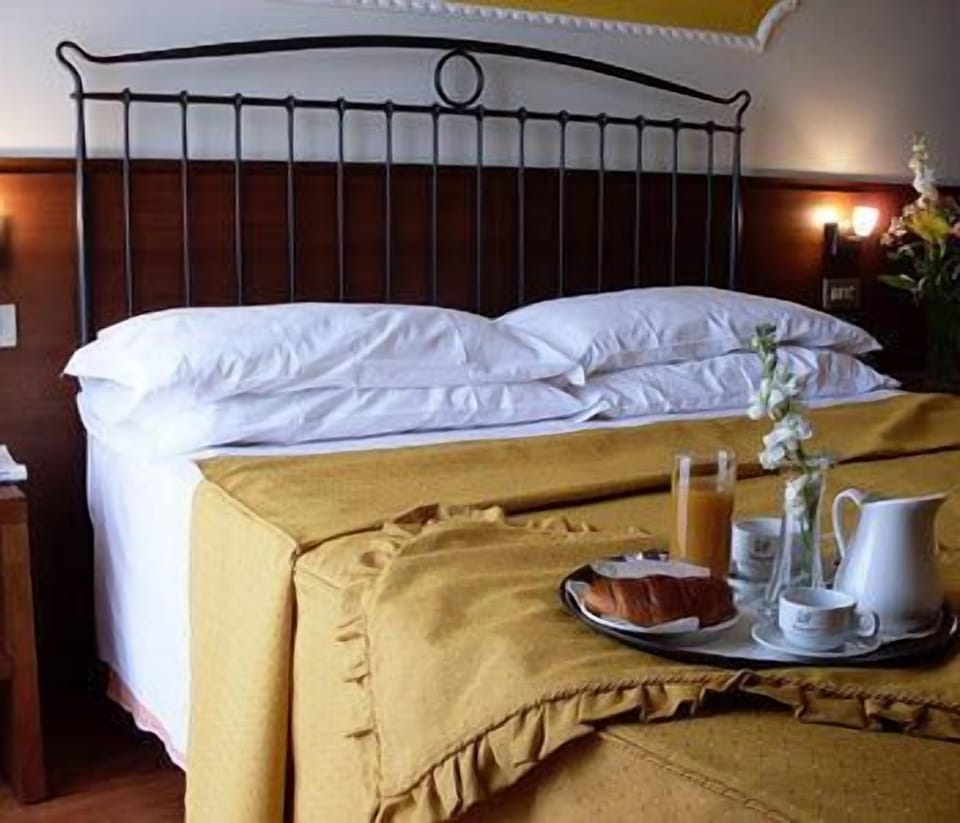 Minibar, in-room safe, free WiFi