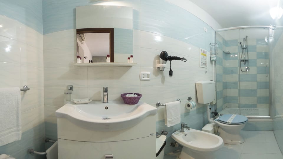 Superior Room, 1 Bedroom | Bathroom | Shower, free toiletries, hair dryer, towels