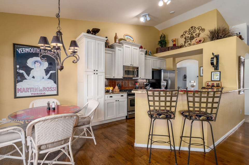 Breakfast Nook & Bar Seating