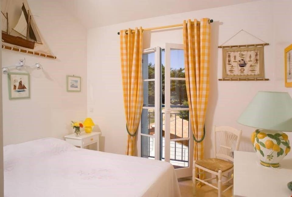 Drift to sleep in the 1 Double bed or 2 Single beds in the bedrooms - please let us know what you prefer!