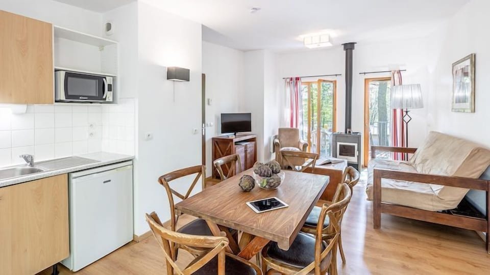 Enjoy all your meals around the dining table.