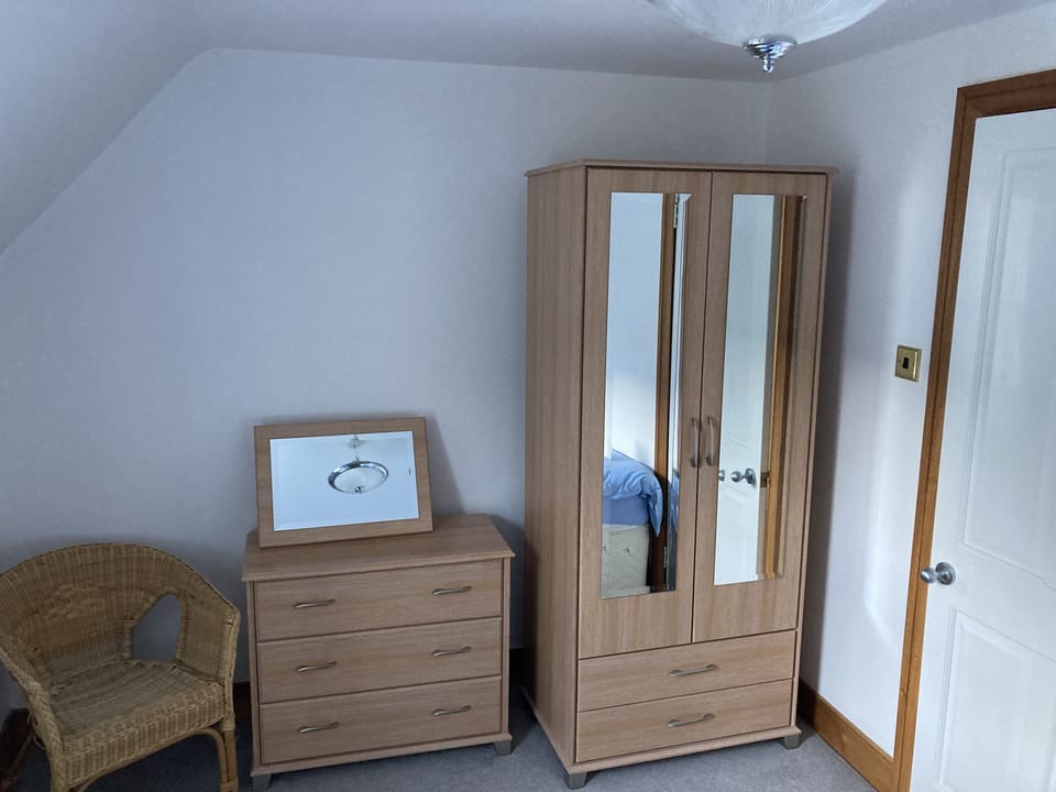 Twin bedroom