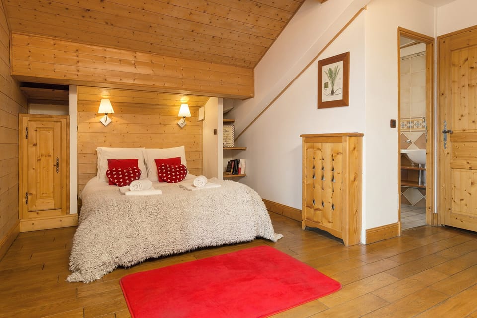Drift to sleep in this comfortable Double bed after a wonderful day outside.