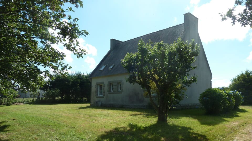 Private land surrounding the house: 15,000 sqft