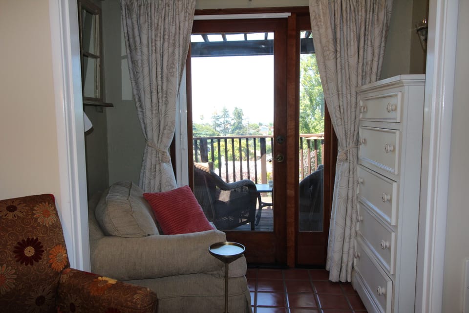 Deck Bedroom's Reading Alcove overview, showing private Deck Access