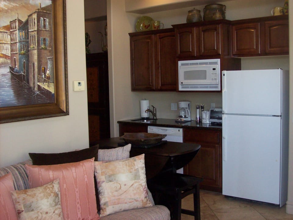 Living Room / Kitchen