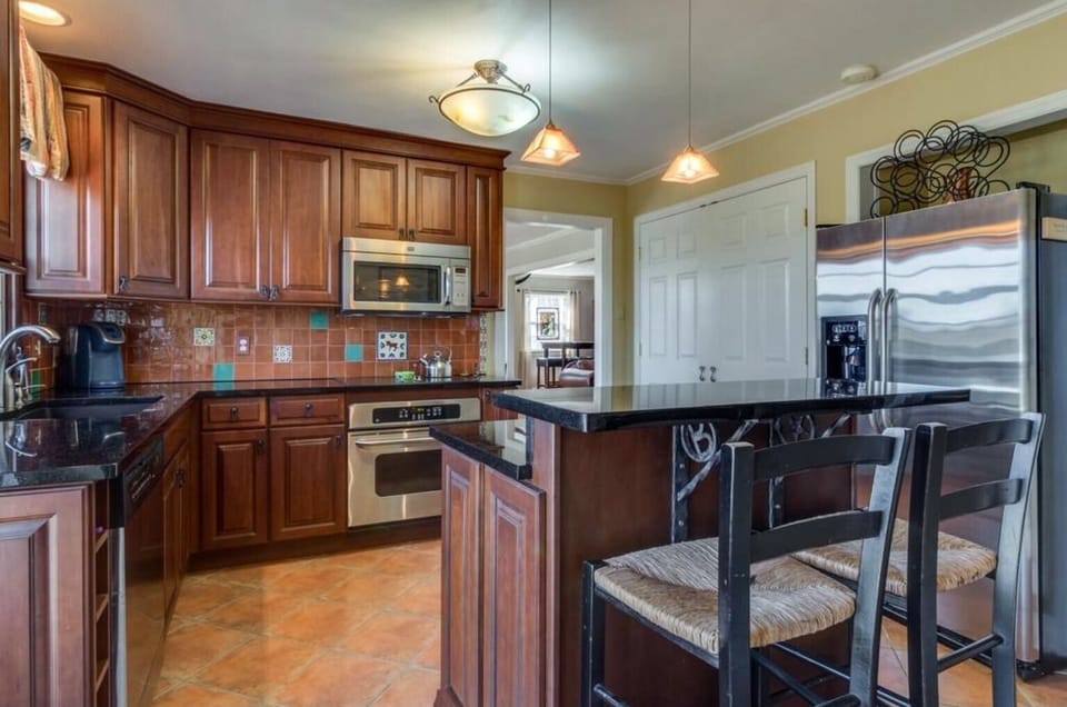 Fully stocked kitchen w/microwave and coffee maker.
