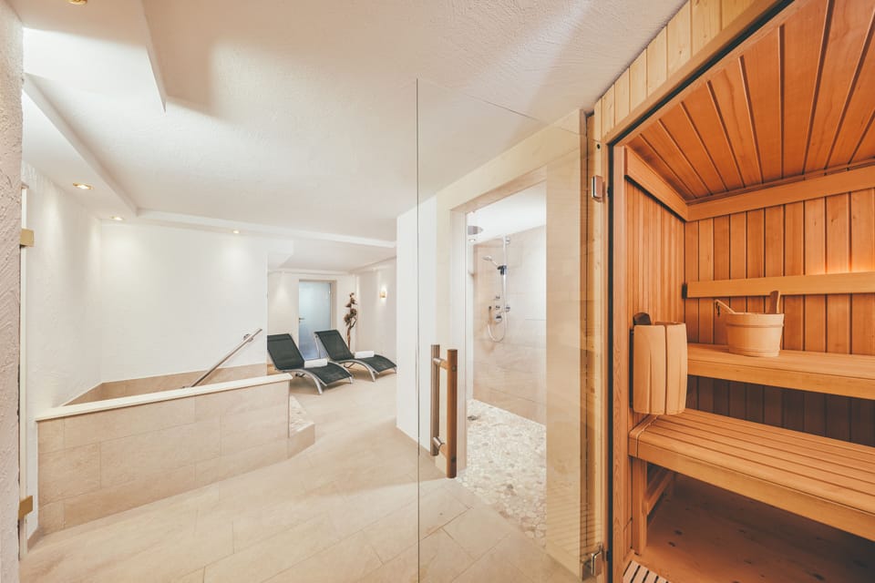 Sauna, hot tub, body treatments, hydrotherapy, aromatherapy
