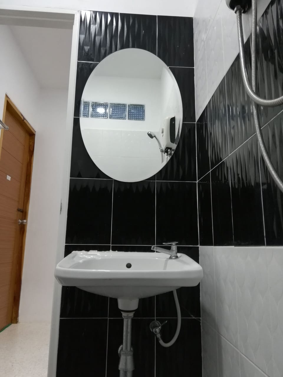 Standard Double Room | Bathroom sink