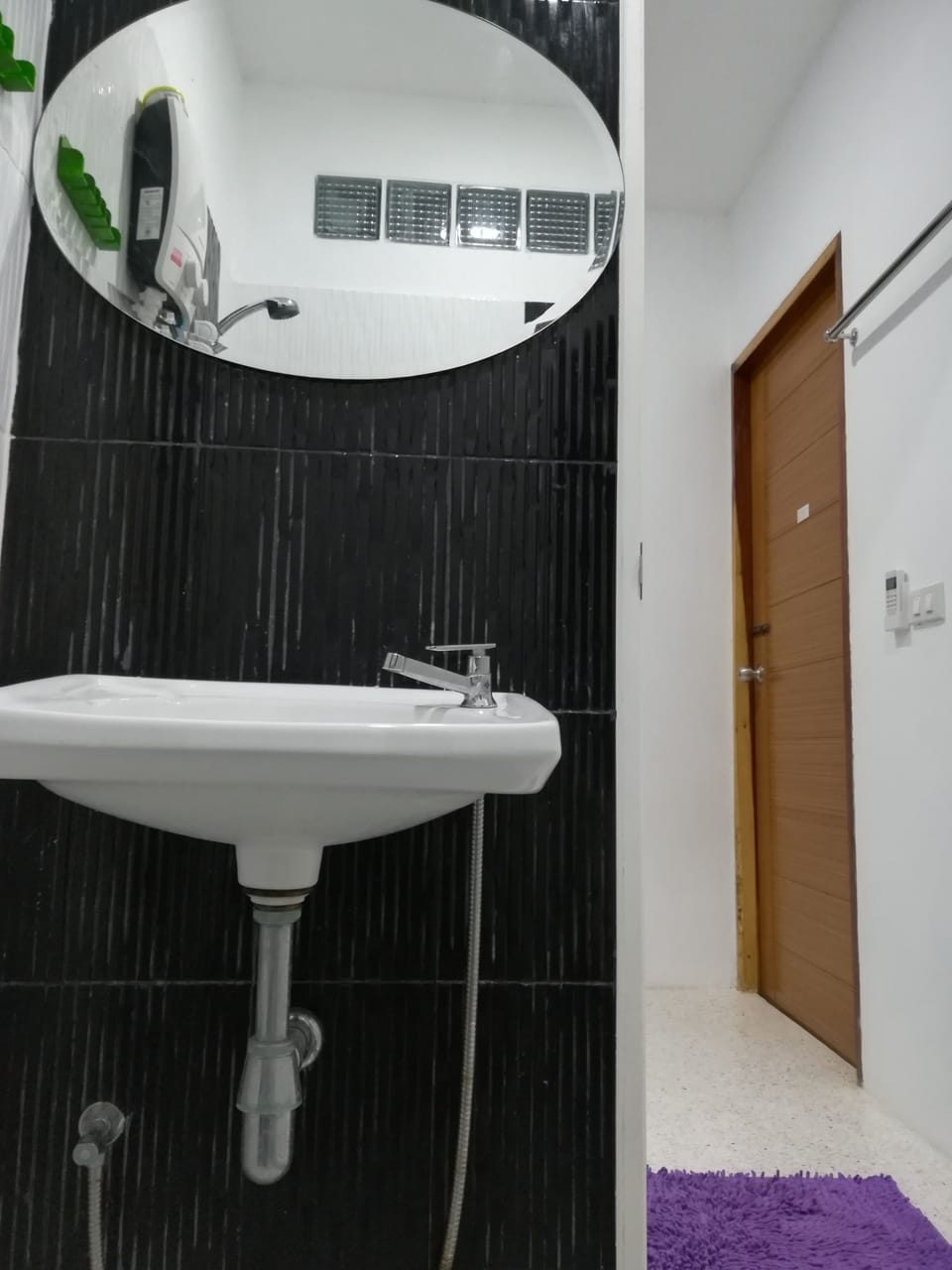 Standard Double Room | Bathroom sink