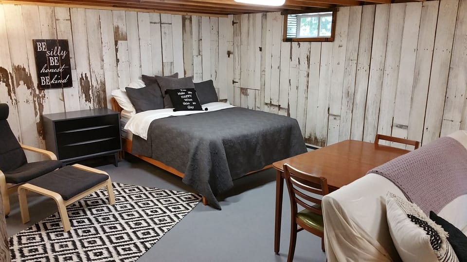 Queen bed, table, sofa, futon, and TV.  Put the teens here and everyone's happy!