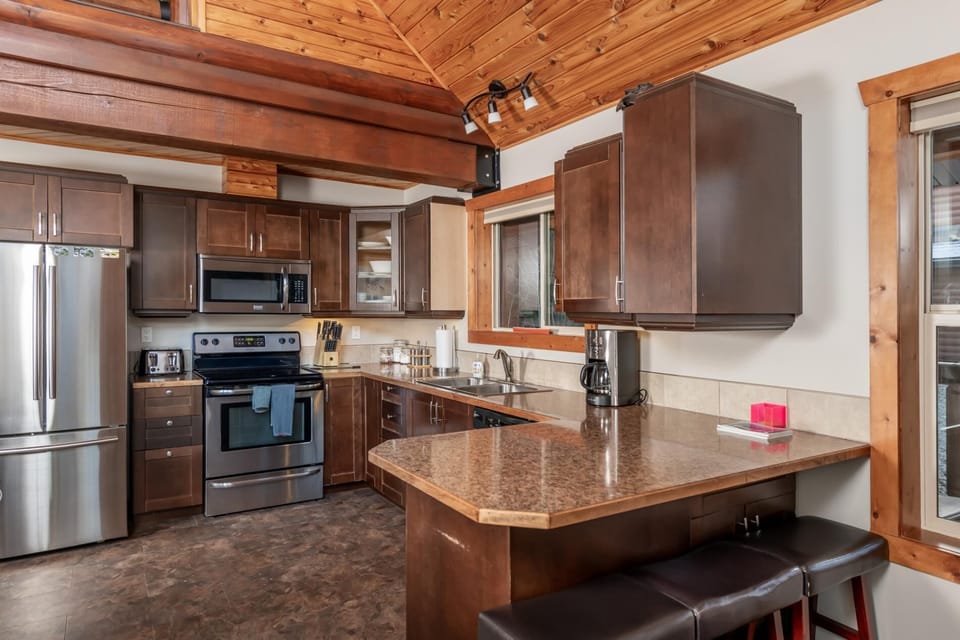 Cranberry Cabin Rental (1435)