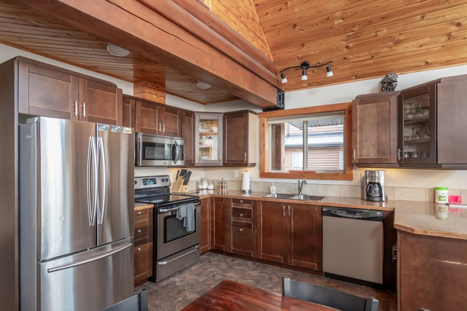 Cranberry Cabin Rental (1432)