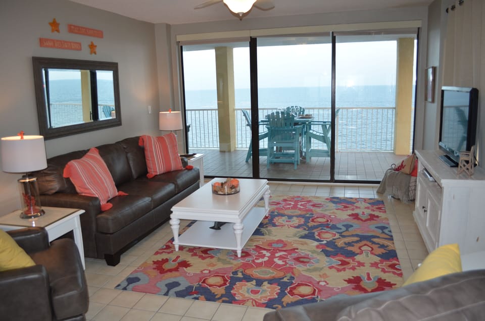 Life's alright with the beach in sight!
