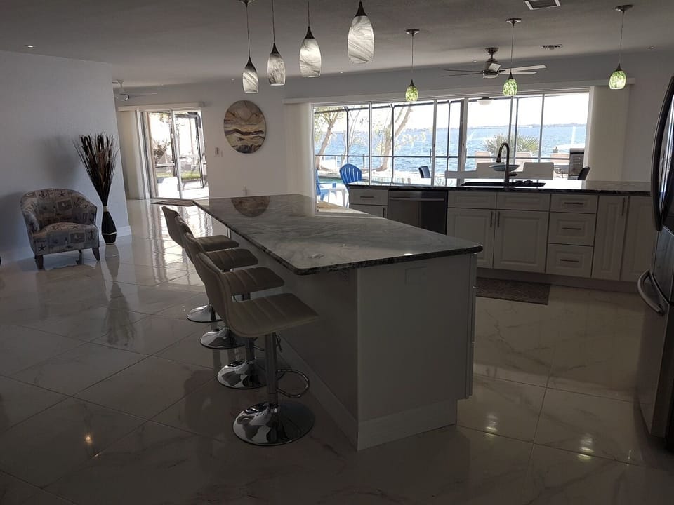 Kitchen & Island