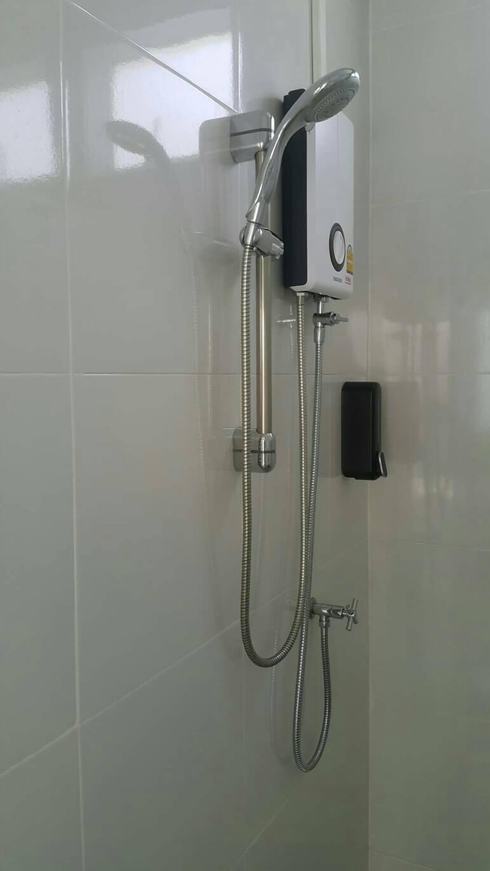 Family Room | Bathroom shower