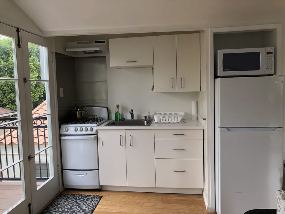 A fully equipped kitchen.