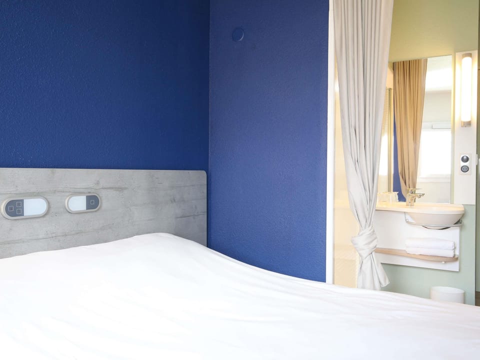 Room, 1 Double Bed | Soundproofing