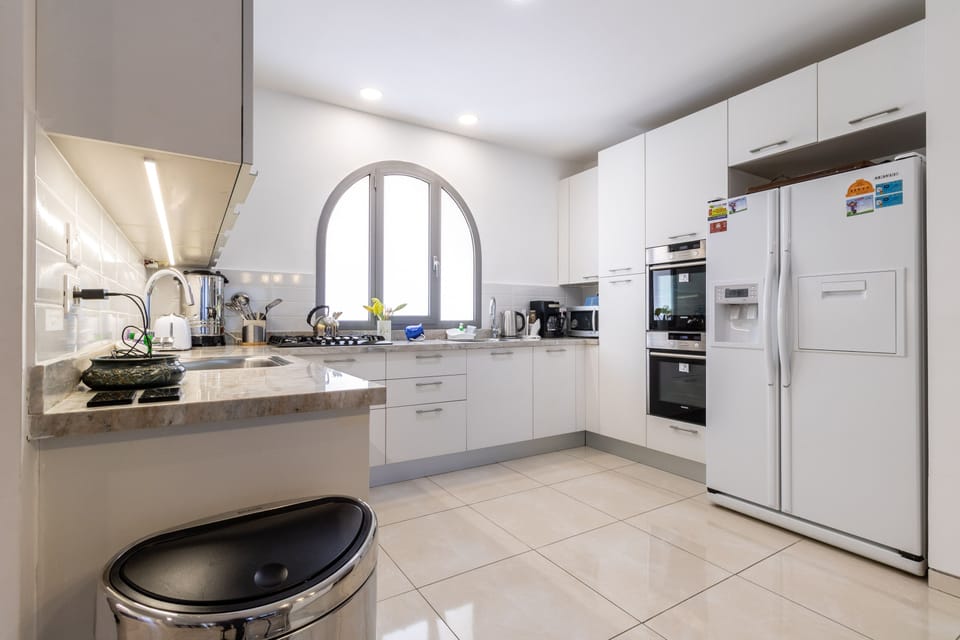 Large Kitchen with double sinks