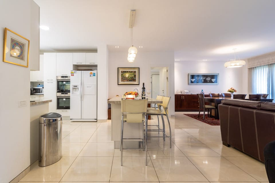 Overview of Kitchen Island with seating for 4
