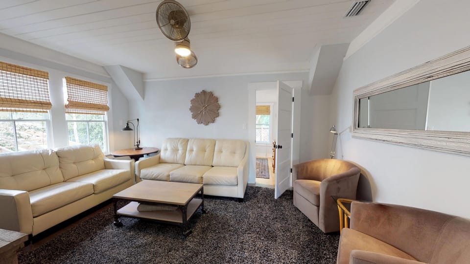 Upstairs PALM VIEW Greatroom