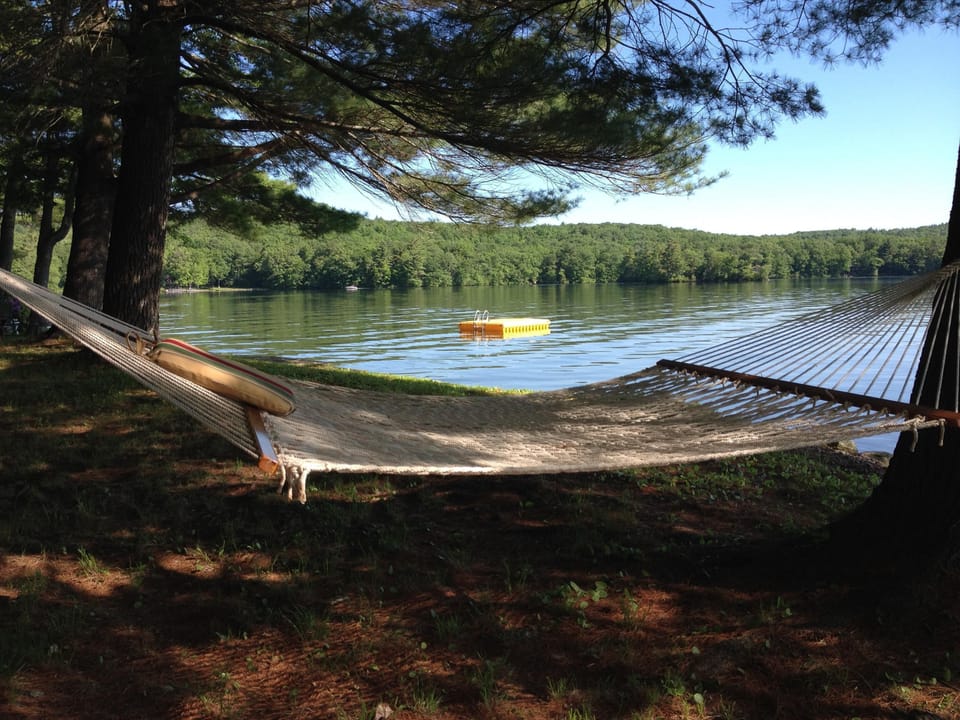 Find time to nap 😴 in this beautiful Lake Home rental...