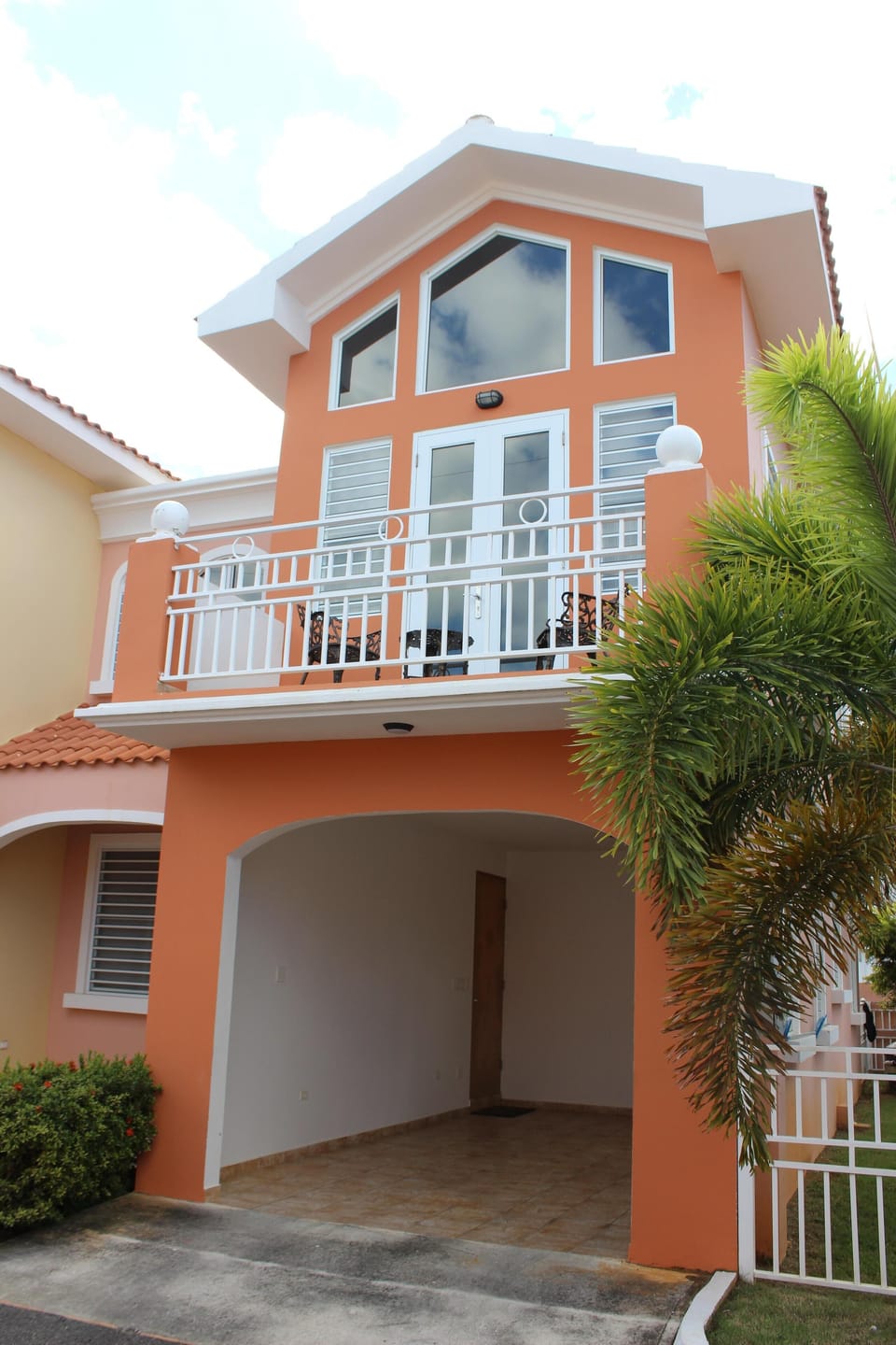 Front of house with car port