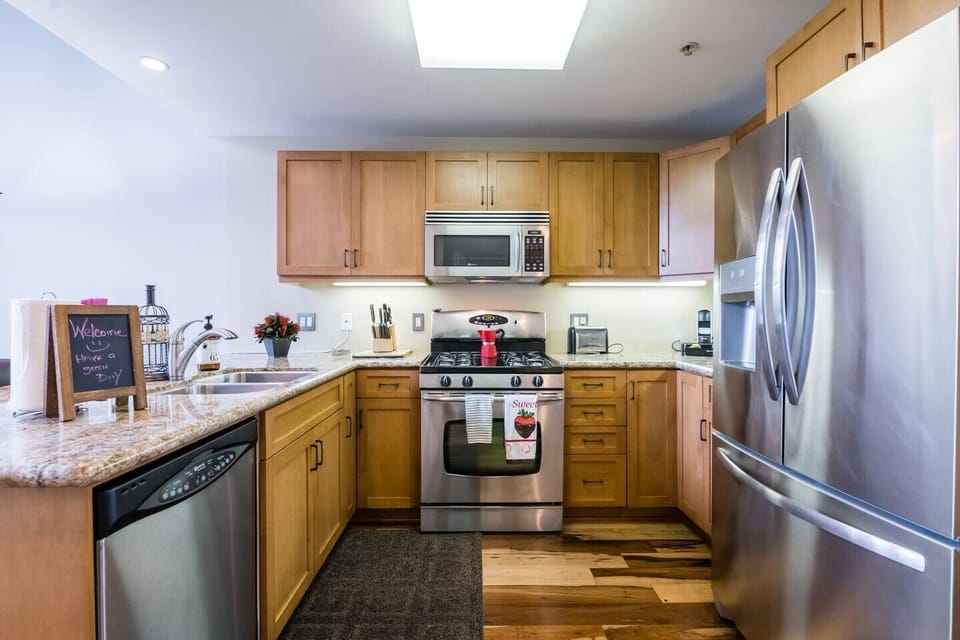 Dishwasher, Stove, Microwave, Toaster, Fridge, Water, Coffee, and George Foreman Grill