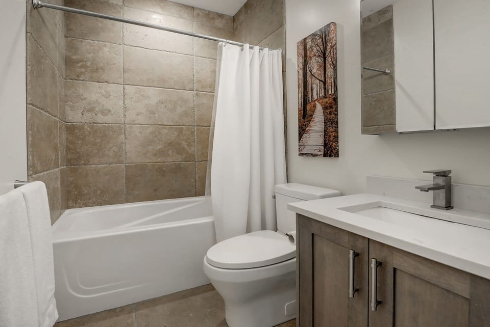 Second floor full bathroom.