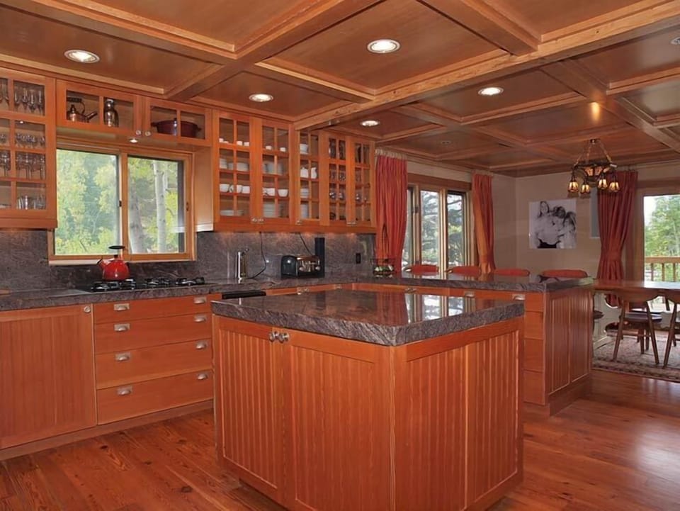 Kitchen open plan connecting with the dining room