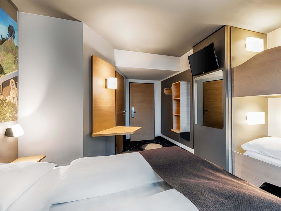 Quadruple Room | Desk, soundproofing, free WiFi, bed sheets