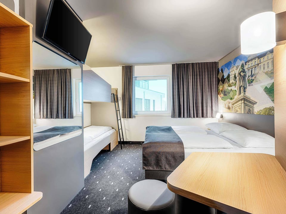 Quadruple Room | Desk, soundproofing, WiFi (free), bed sheets