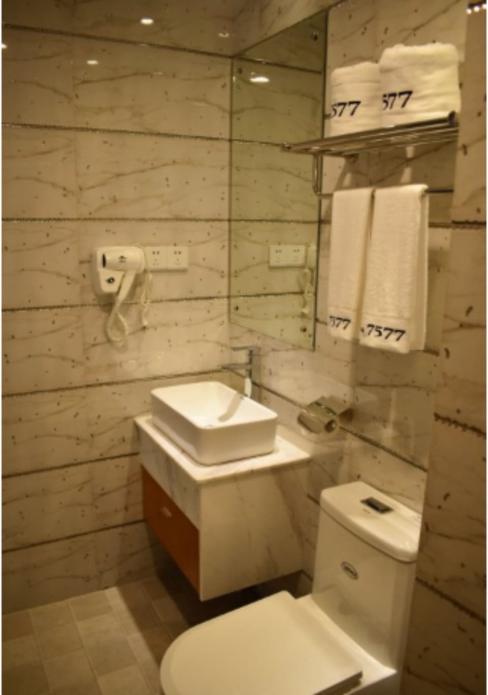 Shower, rainfall showerhead, free toiletries, hair dryer